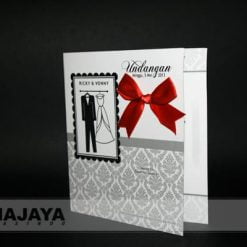 Undangan dengan Aksesories Pita Satin Merah