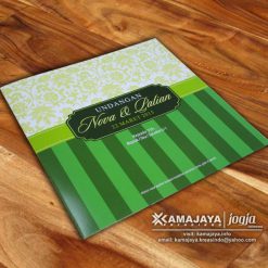 undangan pernikahan hijau pupus