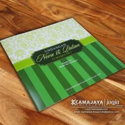 undangan pernikahan hijau pupus