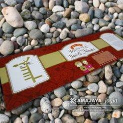 undangan pernikahan warna merah maron cover yati hendri