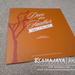 undangan pernikahan warna orange ranting pohon