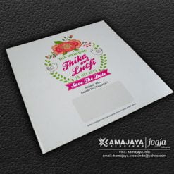 undangan pernikahan warna putih thika lutfi