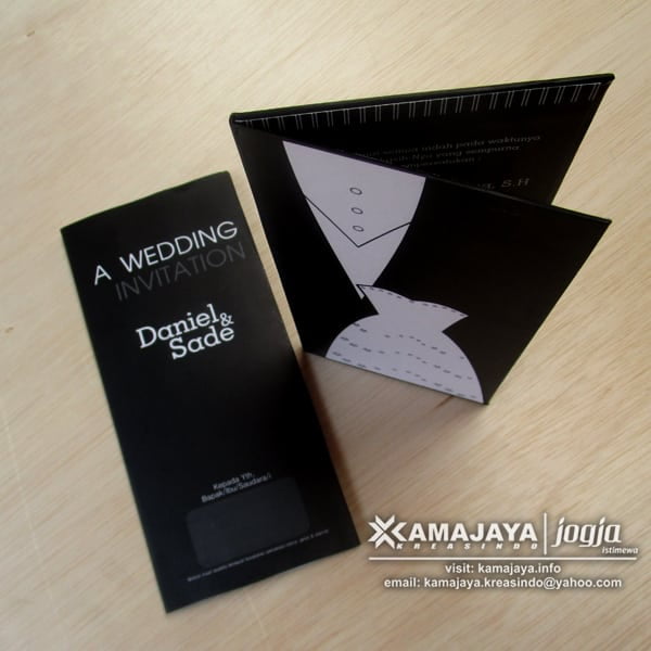 Undangan Hardcover hitam-jas