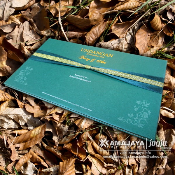 Undangan Hardcover pita